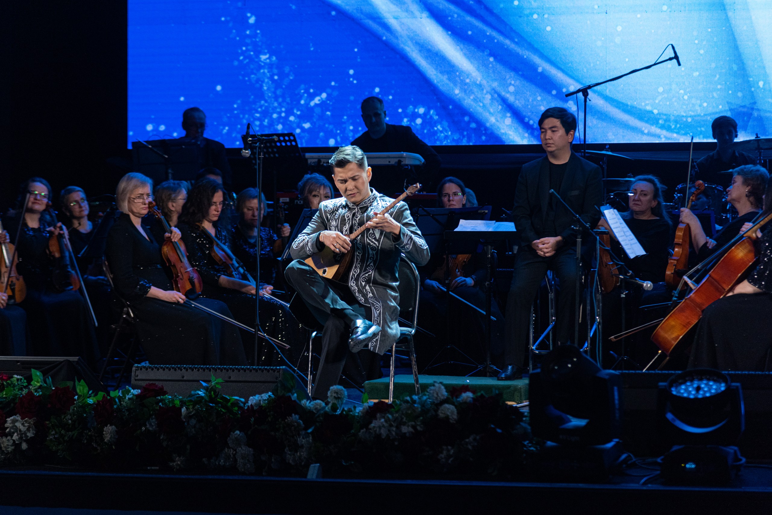 Шырқалсын қазақ әуені