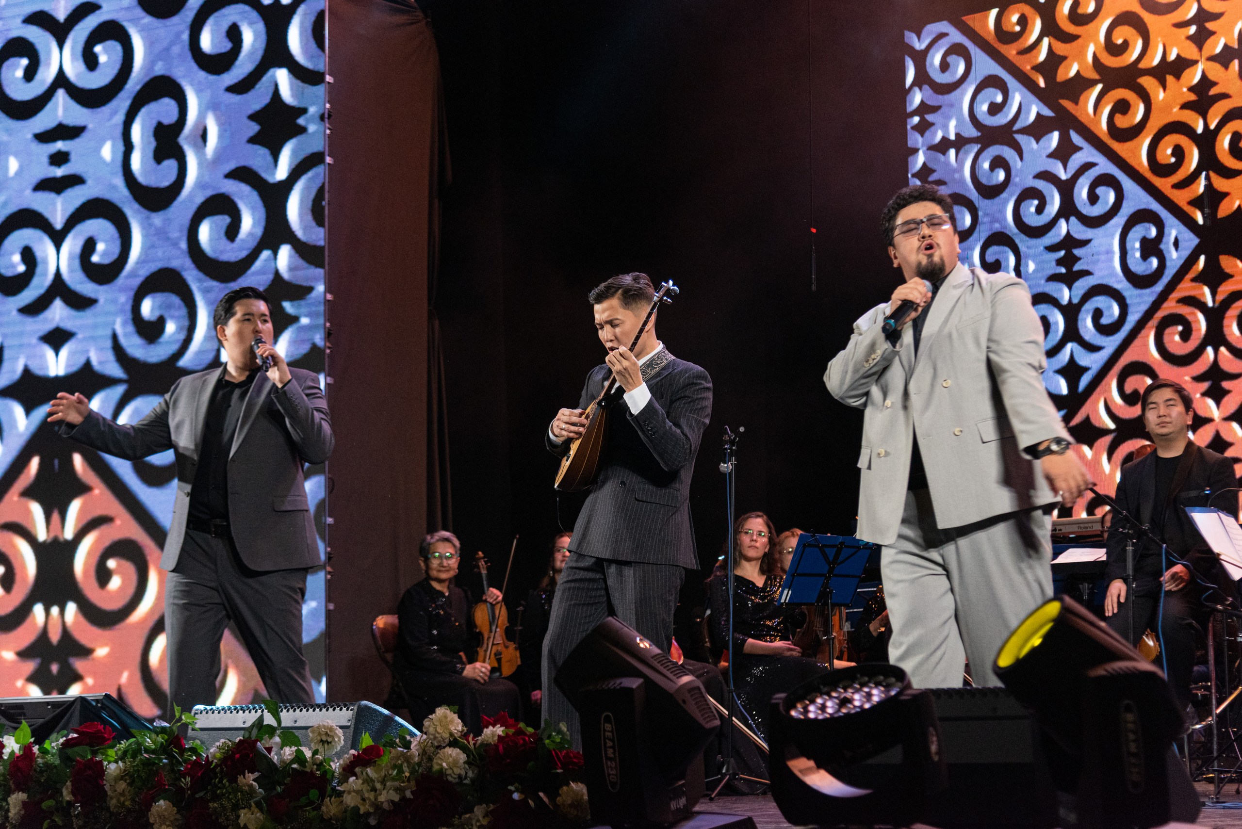 Шырқалсын қазақ әуені